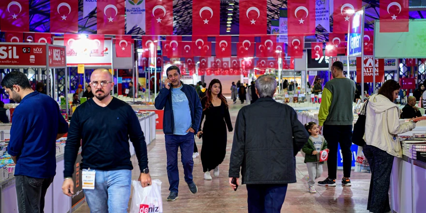 10. Malatya Anadolu Kitap ve Kültür Fuarı yoğun katılımla devam ediyor.
