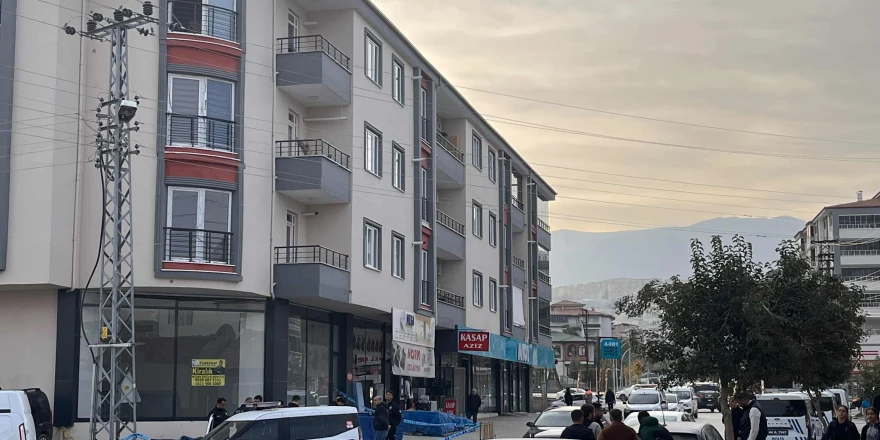 3. Kattan Düşen Kişi Hayatını Kaybetti