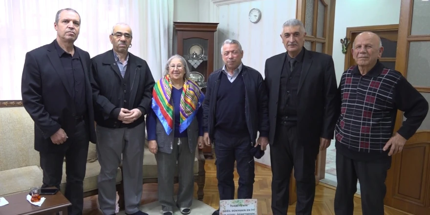 51 Yıl Sonra Öğrencilerinden Vefa Emekli Öğretmenlerini Unutmadılar