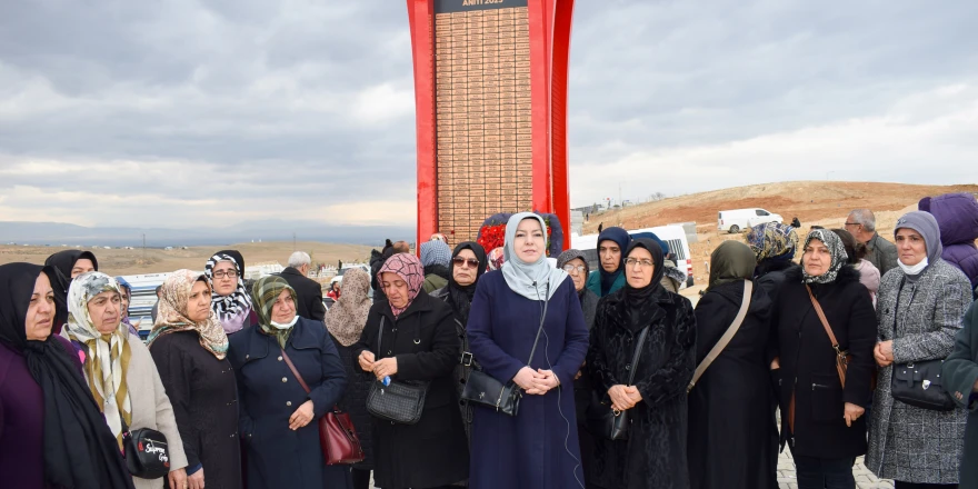 6 Şubat Depremlerinde Hayatını Kaybedenler Mezarları Başında Anıldı