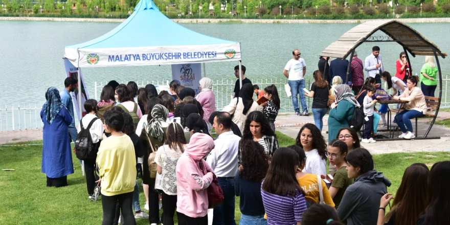 9.Malatya Anadolu Kitap ve Kültür Fuarı’na Kitapseverlerin İlgisi Yoğun