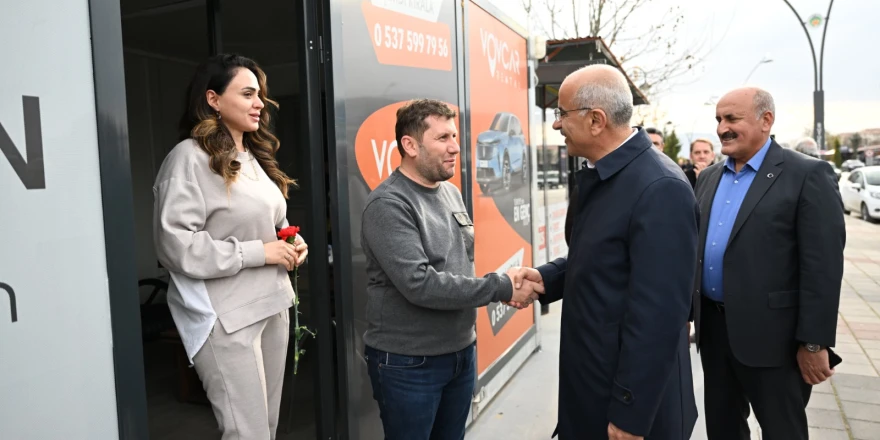 AK Parti Büyükşehir Belediye Başkan Adayı Sami Er, Depremzedelerle İftar Yaptı