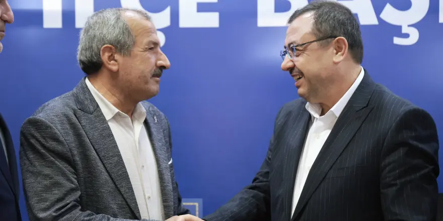 AK Parti’ye Katılımlar Sürüyor: Kale’de Meclis Üyesi Karadeniz de AK Parti Rozeti Taktı