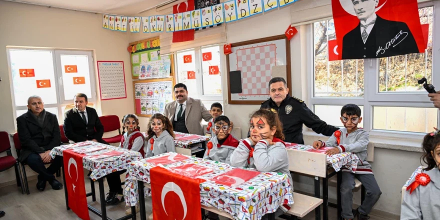 Akçadağ’da emniyetten minik öğrencilere anlamlı buluşma