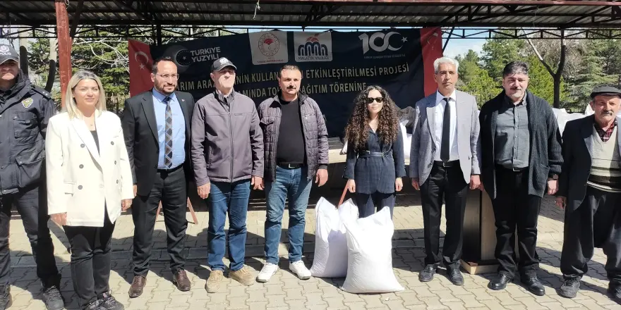 Arguvan’da Nohut Tohumu Dağıtıldı: 132 Üreticiye 70 Bin Kilogram Destek