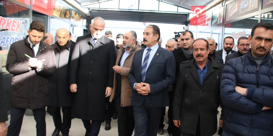 Bakan Ersoy, esnafların sorunlarını dinledi