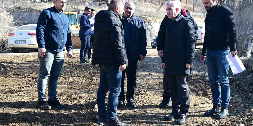 Başkan Çınar, Gündüzbey Mahallesindeki İmar Yolu Açma Çalışmalarını İnceledi