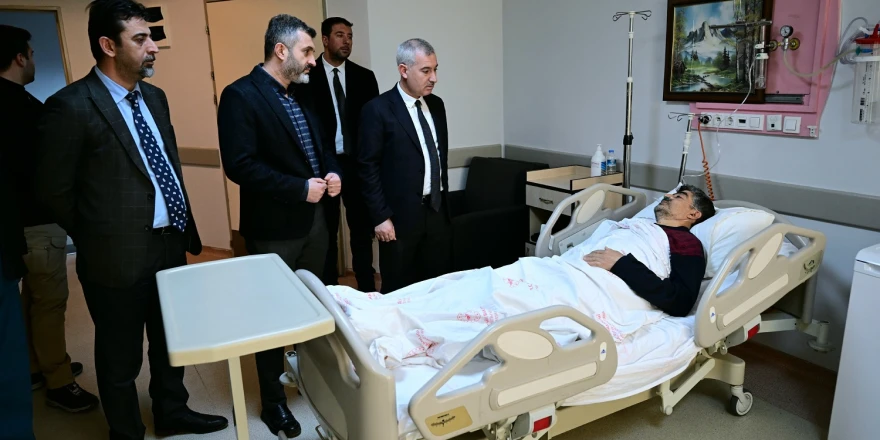 Başkan Çınar, Trafik Kazasında Yaralanan Vatandaşları Hastanede Ziyaret Etti