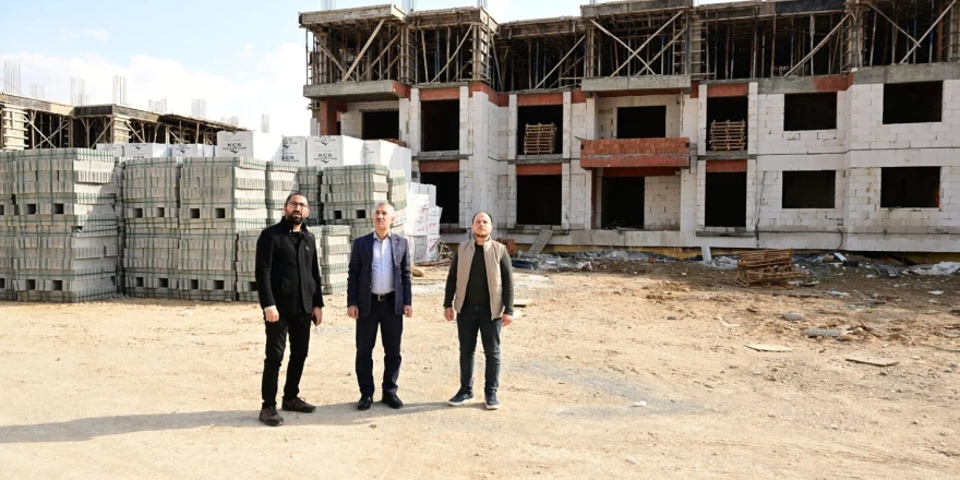 Başkan Çınar, Turgut Özal Mahallesi’ndeki Kentsel Dönüşüm Konutlarını İnceledi