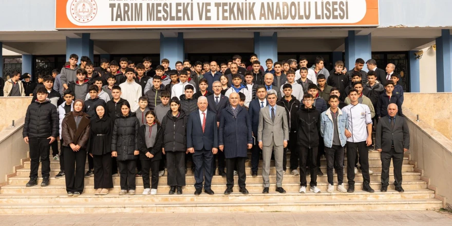 Başkan Er, 'Kariyer Günleri' Kapsamında Öğrencilerle Bir Araya Geldi