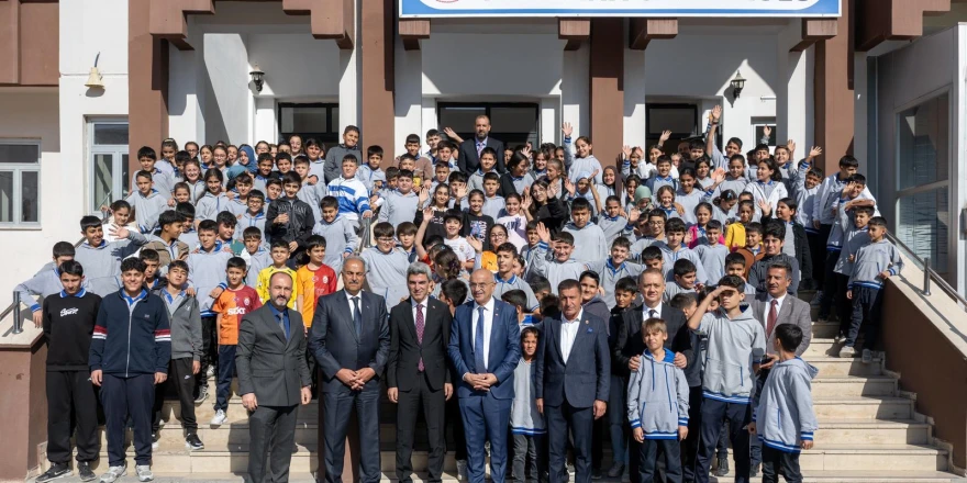 Başkan Er Mevlana Ortaokul’u Öğrencileriyle Bir Araya Geldi