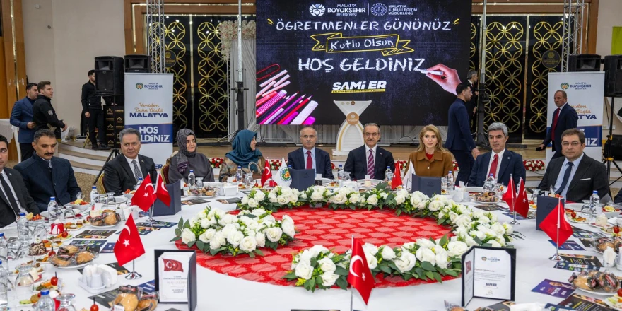 Başkan Er, “Öğretmenlerimiz Toplumun Yeniden İnşasında En Büyük Paya Sahiptir”