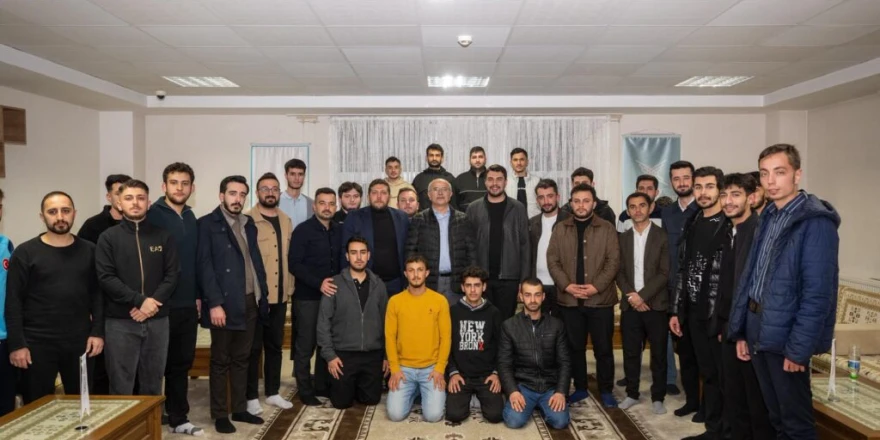 Başkan Er, Üniversite Öğrencileriyle Sahurda Buluştu