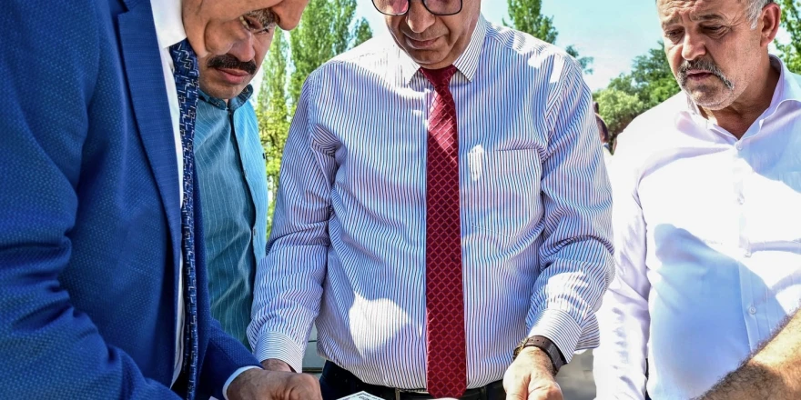 Başkan Geçit, Çırmıktı’daki ‘Köy Evleri’ Projelerini İnceledi