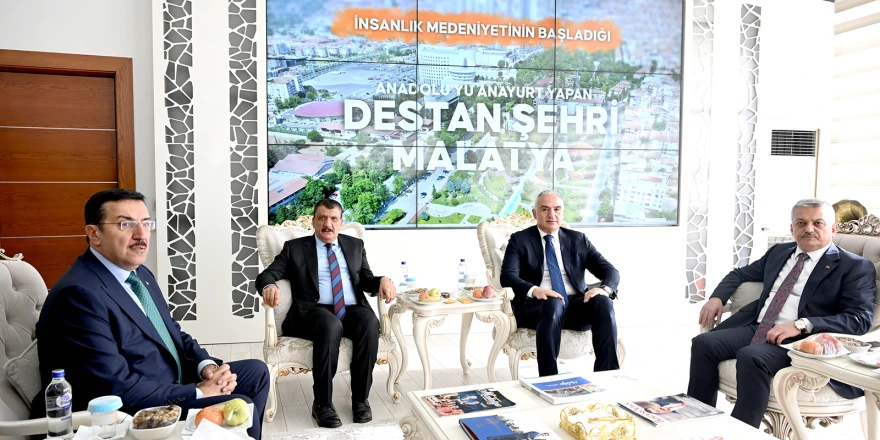Başkan Gürkan’ı Makamında Ziyaret Eden Bakan Ersoy,