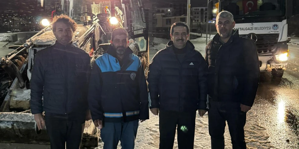 Başkan Taşkın Gece Boyu Kar Mesaisini Sahada Takip Etti
