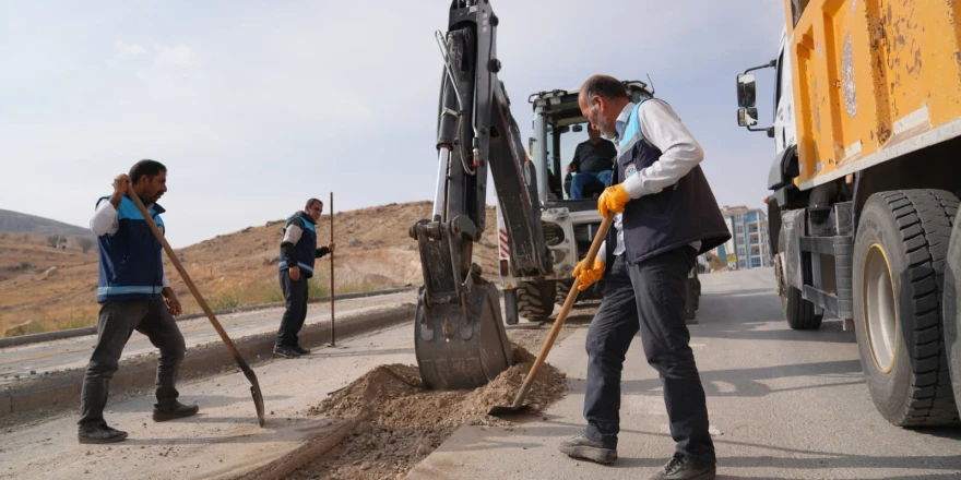 Battalgazi Belediyesi Çamurlu Mahallesi’nde Asfalt Yama Çalışması Yaptı