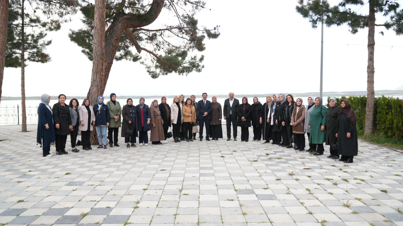 Battalgazi Belediyesi Proje Ve Yatırımları Ak Parti Yeşilyurt Kadın Kolları’na Tanıtıldı