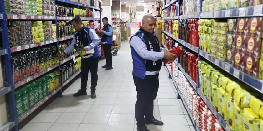 Battalgazi Zabıtasından Marketlerde Sıkı Denetim