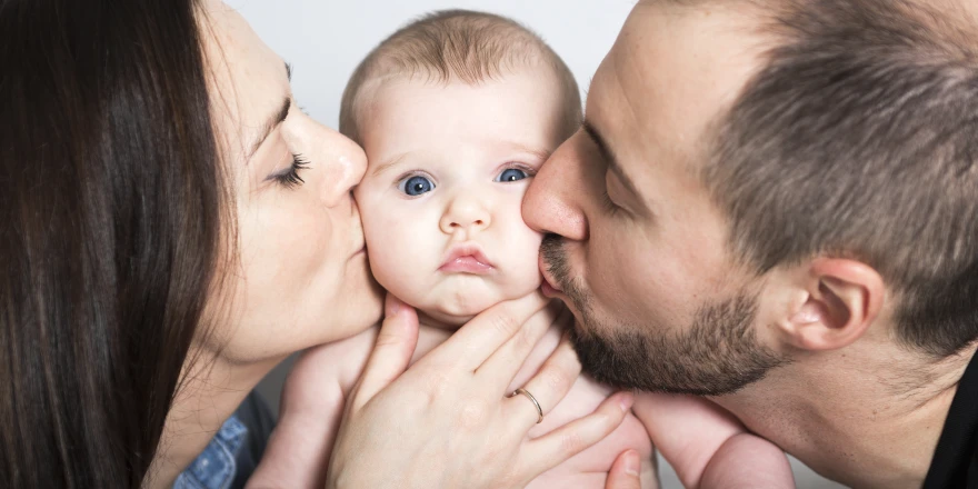 Bebekleri Öpmeden Önce İyi Düşünün!