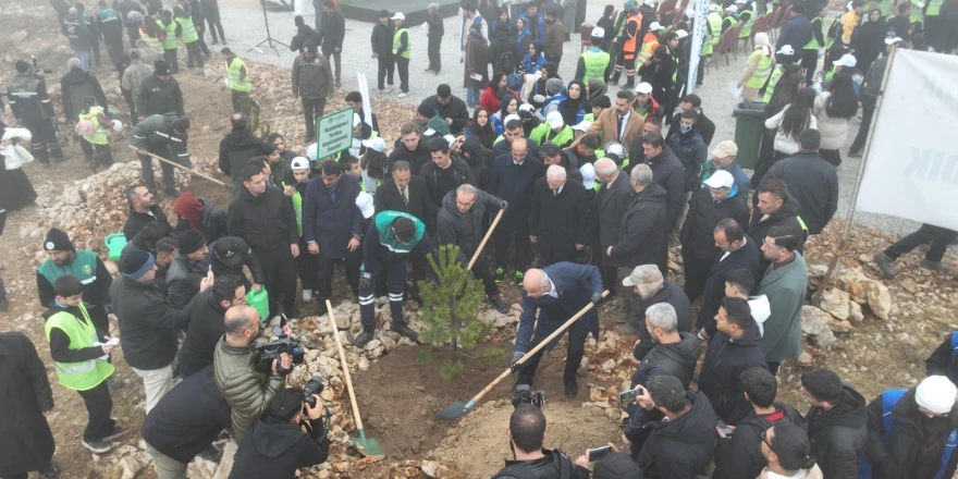 Beydağı’nda Yüz Binlerce Tohum ve 10 Bin 444 Fidan Toprakla Buluştu