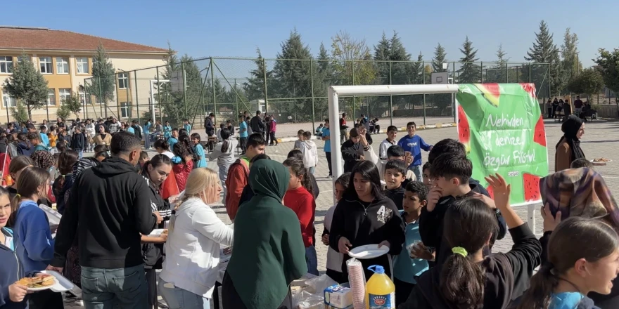 Biruni Ortaokulu Öğrencilerinden Gazze İçin Anlamlı Kermes