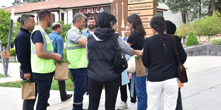 Büyükşehir Belediyesi’nden Vatandaşlara Ücretsiz Fide Desteği