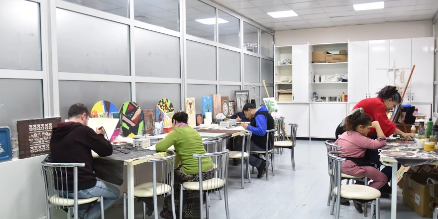 Büyükşehir Belediyesinden Engelli Bireylere Yönelik Resim Kursu