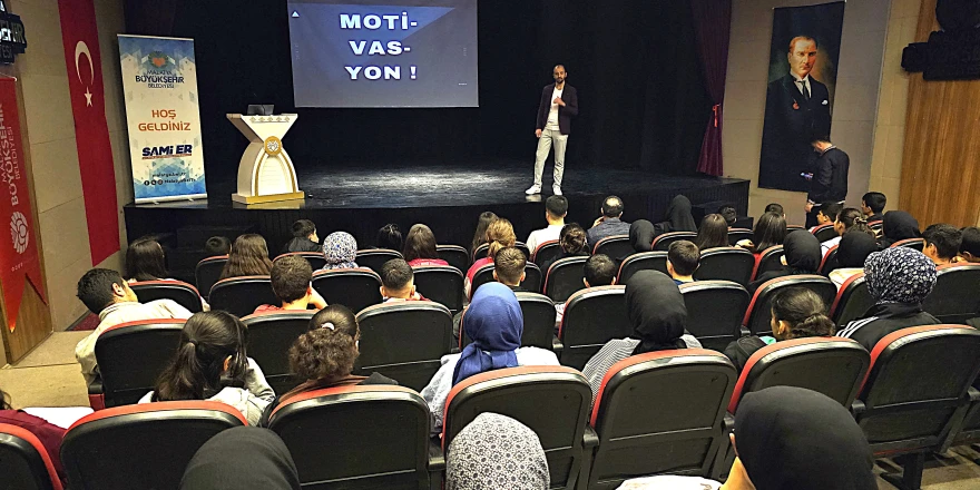 Büyükşehir Semt Konaklari Öğrencilerine Motivasyon Semineri Verildi