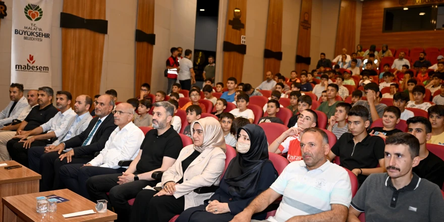 BÜYÜKŞEHİR’DEN ÖĞRENCİLERE FİLM GÖSTERİMİ