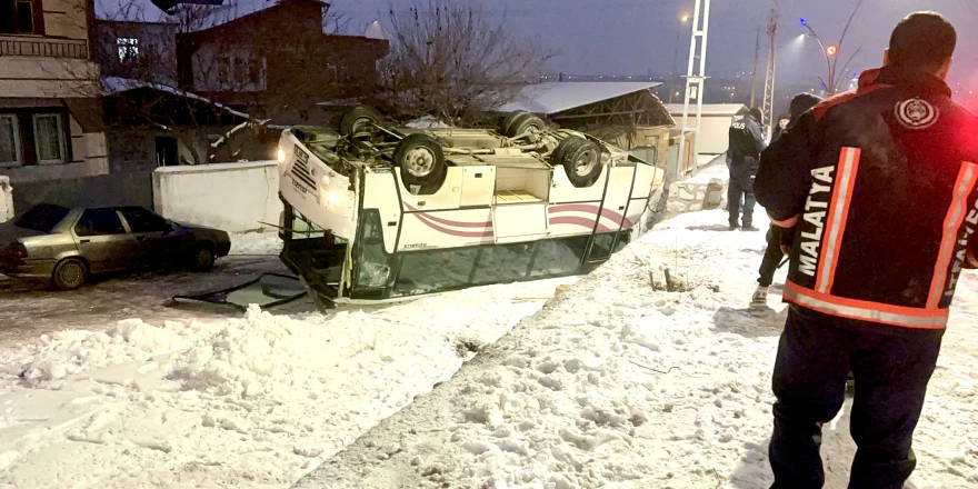 Buzlanma Kazaya Neden Oldu: İşçi Servisi Alt Yola Devrildi