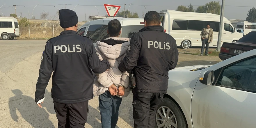 Çalıntı Araçla Malatya’ya Kaçtılar, Site Arasında Kıskıvrak Yakalandılar