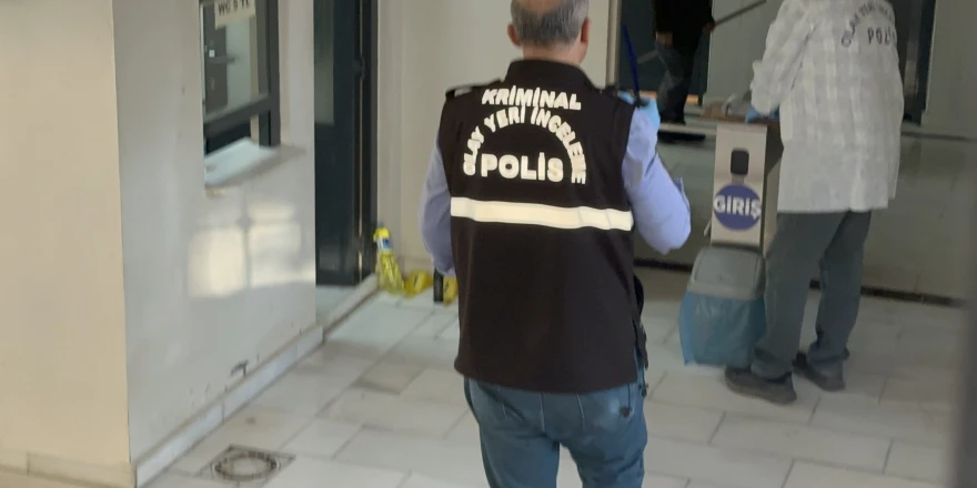 Cami Tuvaleti Önünde Unutulan Çanta ve Benzin Polisi Alarma Geçirdi