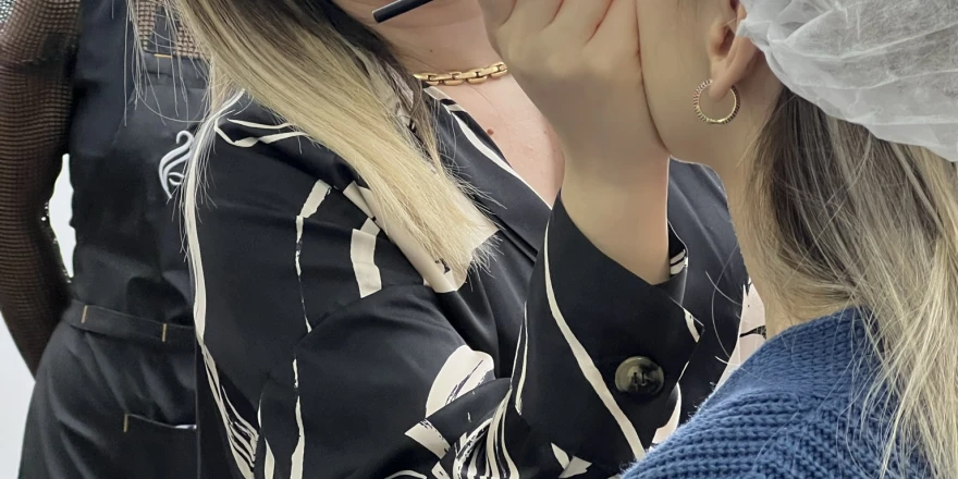 Cansu Durkun’dan İşsiz Kadınlara Ücretsiz Kalıcı Makyaj Eğitimleri