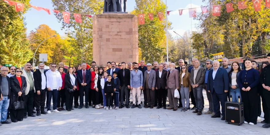 CHP Atatürk Anıtı’na Çelenk Sundu Yıldız, “Bu Uygulama Kaldırılsın”