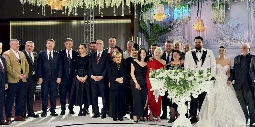 CHP Genel Başkanı Özgür Özel Malatya’da Nikah Şahidi Oldu