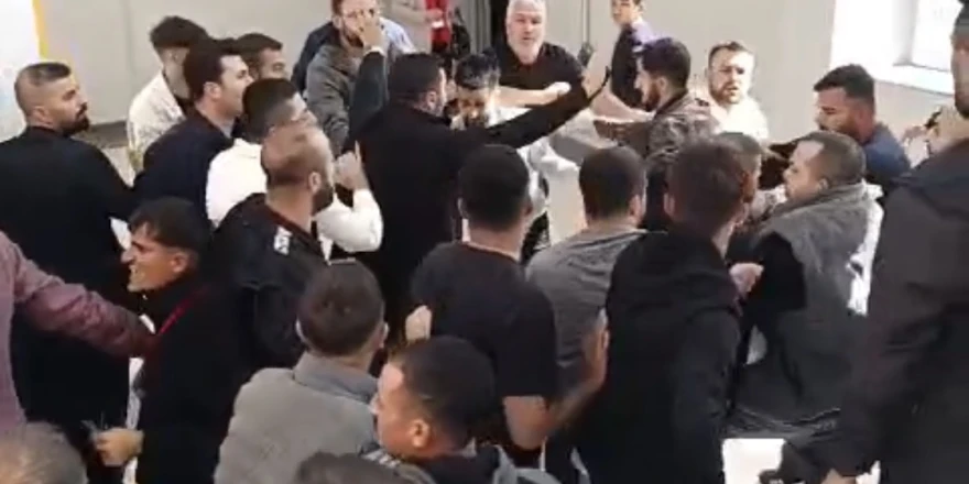 CHP Malatya İl Kongresinde Kavga Çıktı: Yumruklar Havada Uçuştu