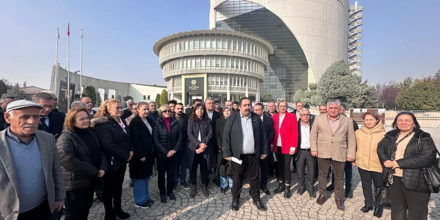 CHP’den Büyükşehir Belediyesi Önünde Kütüphane Açıklaması