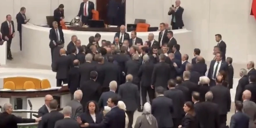 CHP’li Ağbaba’nın Tabutlu Protesto Girişimi Genel Kurulda Gerilime Neden Oldu