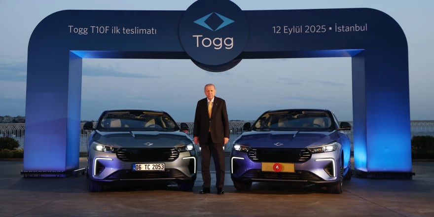 Cumhurbaşkanı Erdoğan’a Togg’un yeni modeli T10F hediye edildi