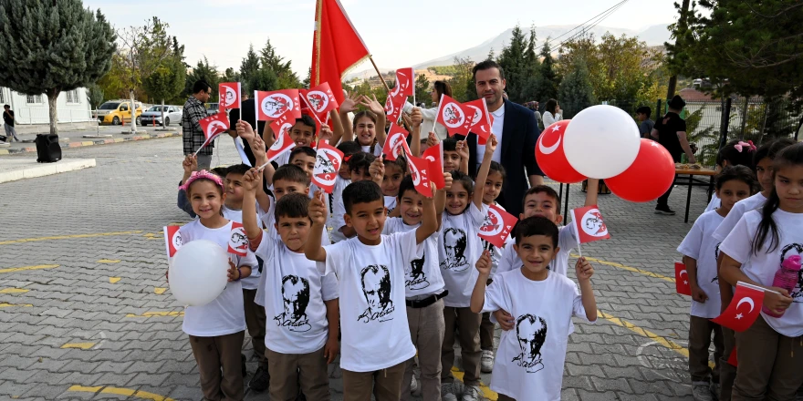 Cumhuriyet’in 102. Yılına Anlamlı Kutlama:  Minik Öğrencilerden Anlamlı Şenlik