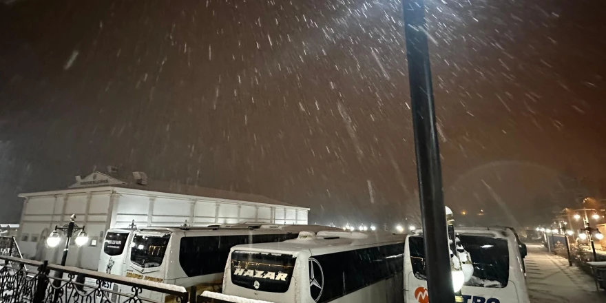 Darende’de Yollarda Kalan Yolcular Sosyal Tesislerde Misafir Ediliyor