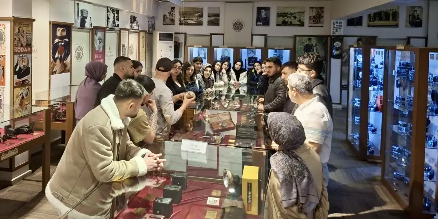 Dijital Fotoğrafçılık Kursunda Tarihi Makinelerle Zaman Yolculuğu