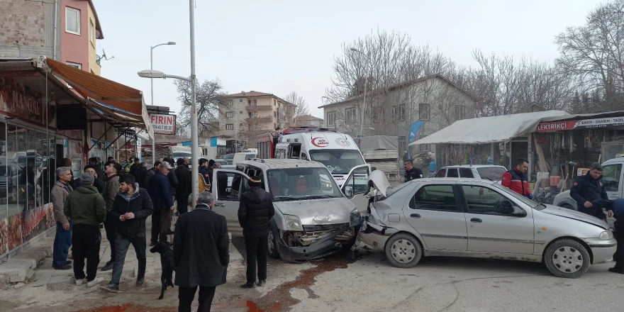 Dilek Mahallesi’nde Trafik Kazası: 2 Yaralı