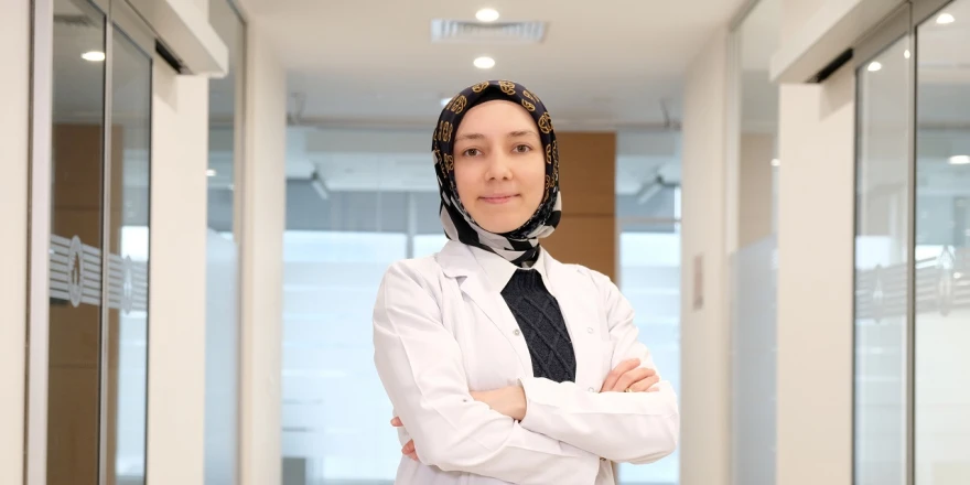 Diş eti çekilmesinin en büyük sebebi diş taşı!