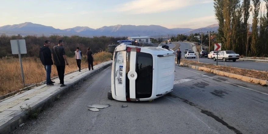 Doğanşehir’de İki Araç Çarpıştı: 3 Yaralı