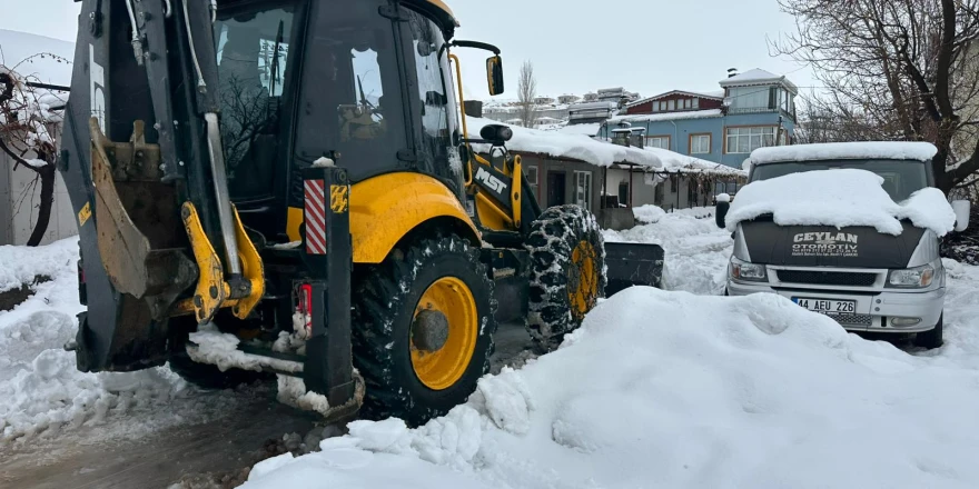 Doğanşehir’de Kar Seferberliği: Belediye Ekipleri 7/24 Sahada