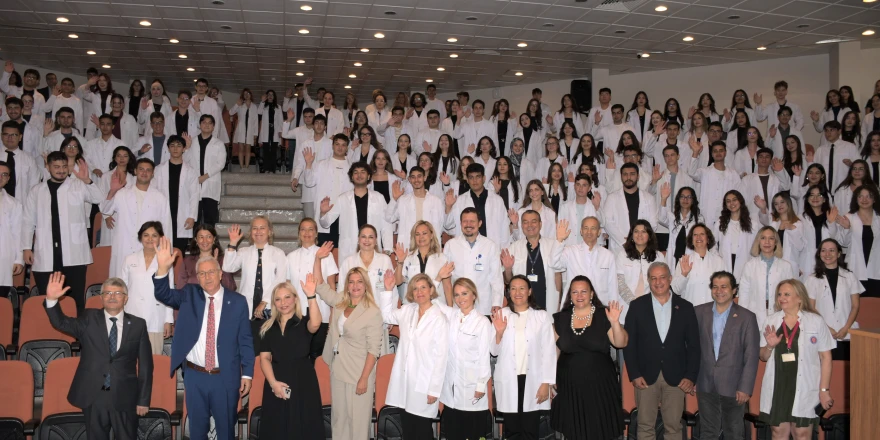Ege Üniversiteli Diş Hekimleri Beyaz Önlüklerine Kavuştu