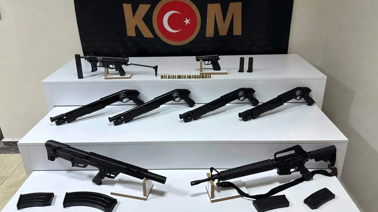 Elazığ’da Silah Operasyonu: 8 Ruhsatsız Silah Ele Geçirildi, 1 Kişi Tutuklandı