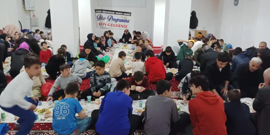 Faik Erdoğan Vakfı Camii’nde Tekne Orucu İftar Programı Düzenlendi